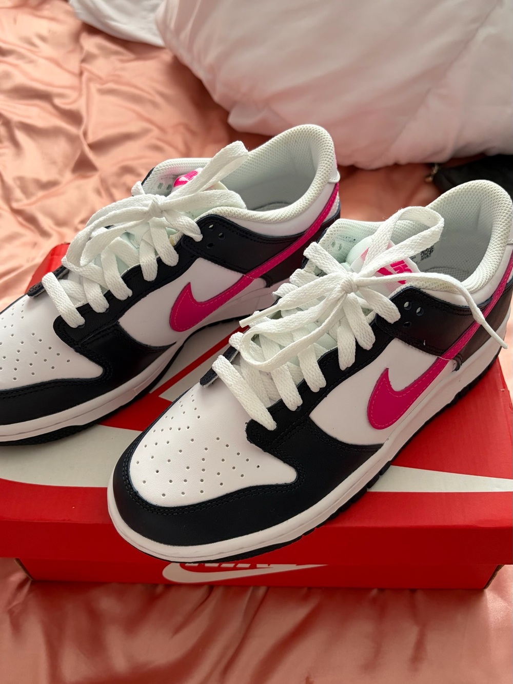 Nike Low-Top Sneakers in White, navy blue & Hot Pink - Picture 1 of 4